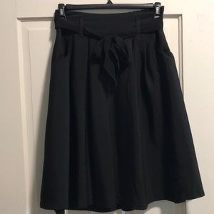 Black mid-length Old Navy skirt